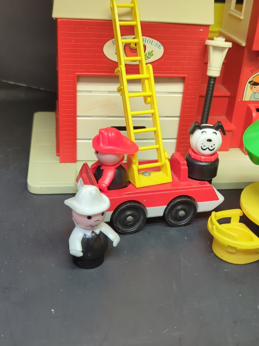Vintage Fisher Price Play Family Village, Main Street - 1973, #997 - Picture 7 of 16